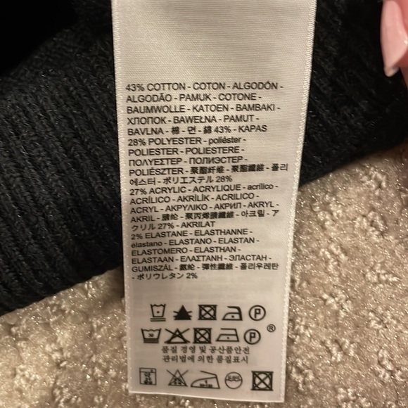 Levis Sweater - Picture 3 of 3